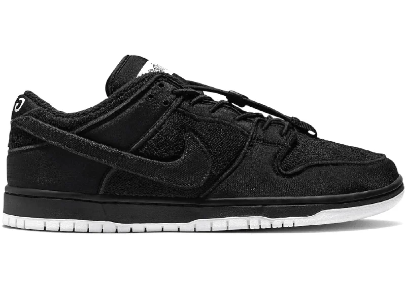 Nike SB Dunk Low Gnarhunters