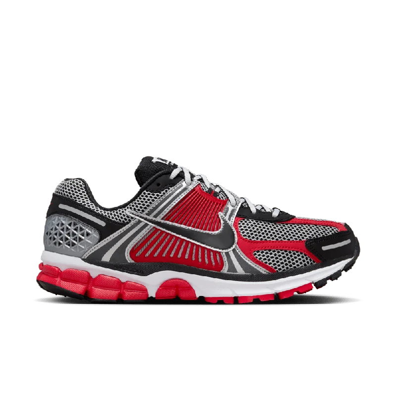 Zoom Vomero 5 'Metallic Silver University Red'